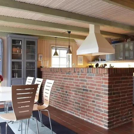 Awesome In Ringkobing With Kitchen 度假居 *